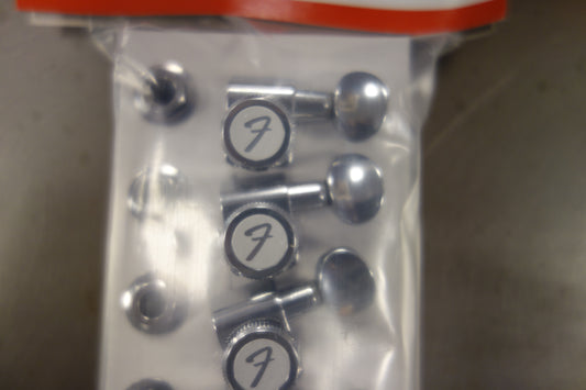 Fender Staggered Locking Tuners with Vintage-Style Buttons, Polished Chrome (6)