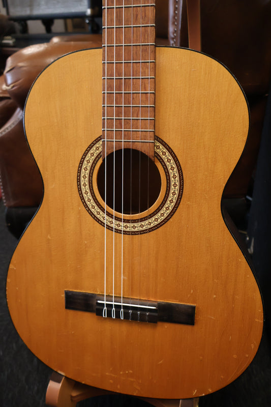 Classical vintage guitar (USED)
