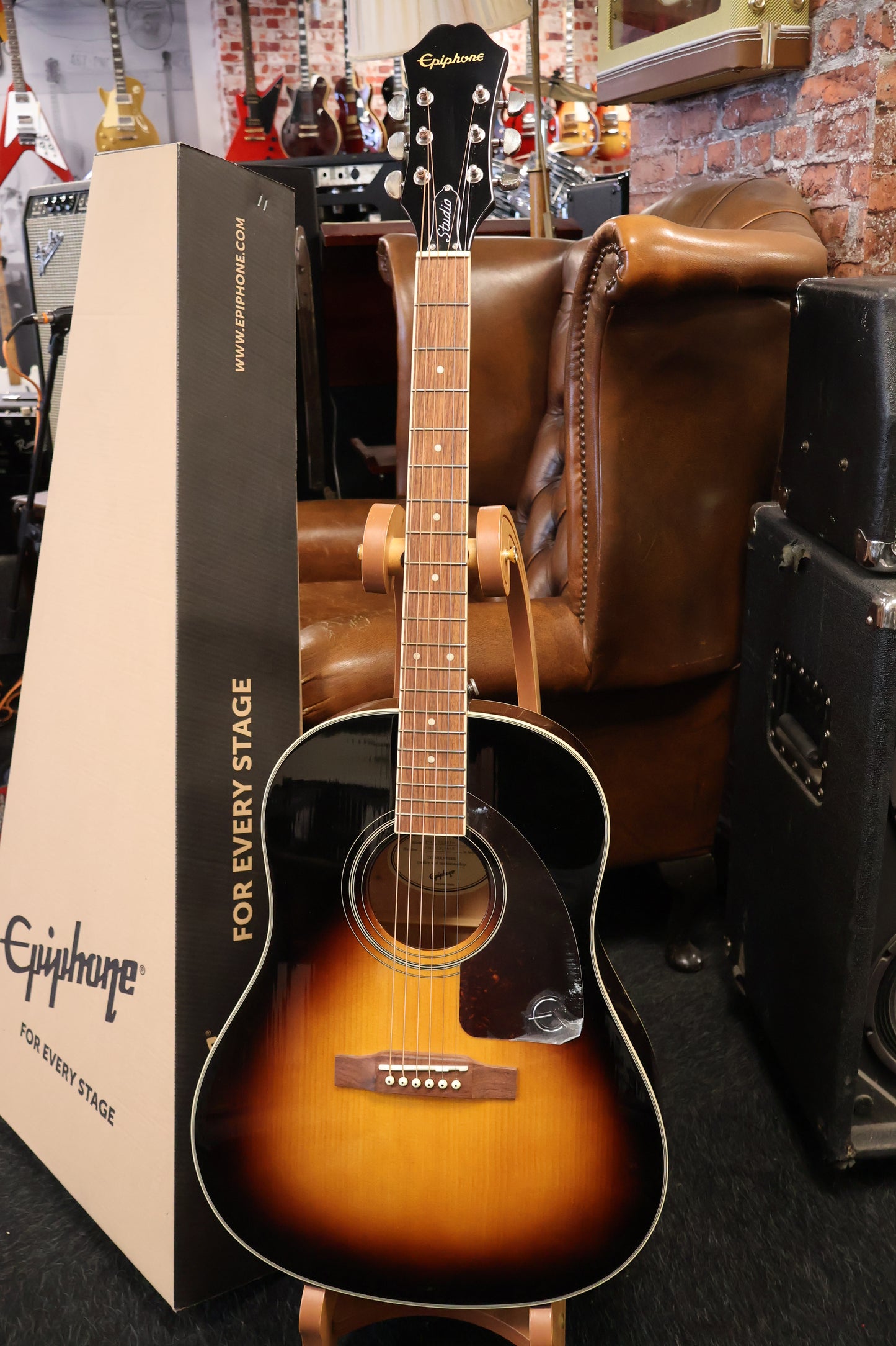 Gibson 1967 Mahogany Flying V Reissue w/ Maestro Vibrola Gloss