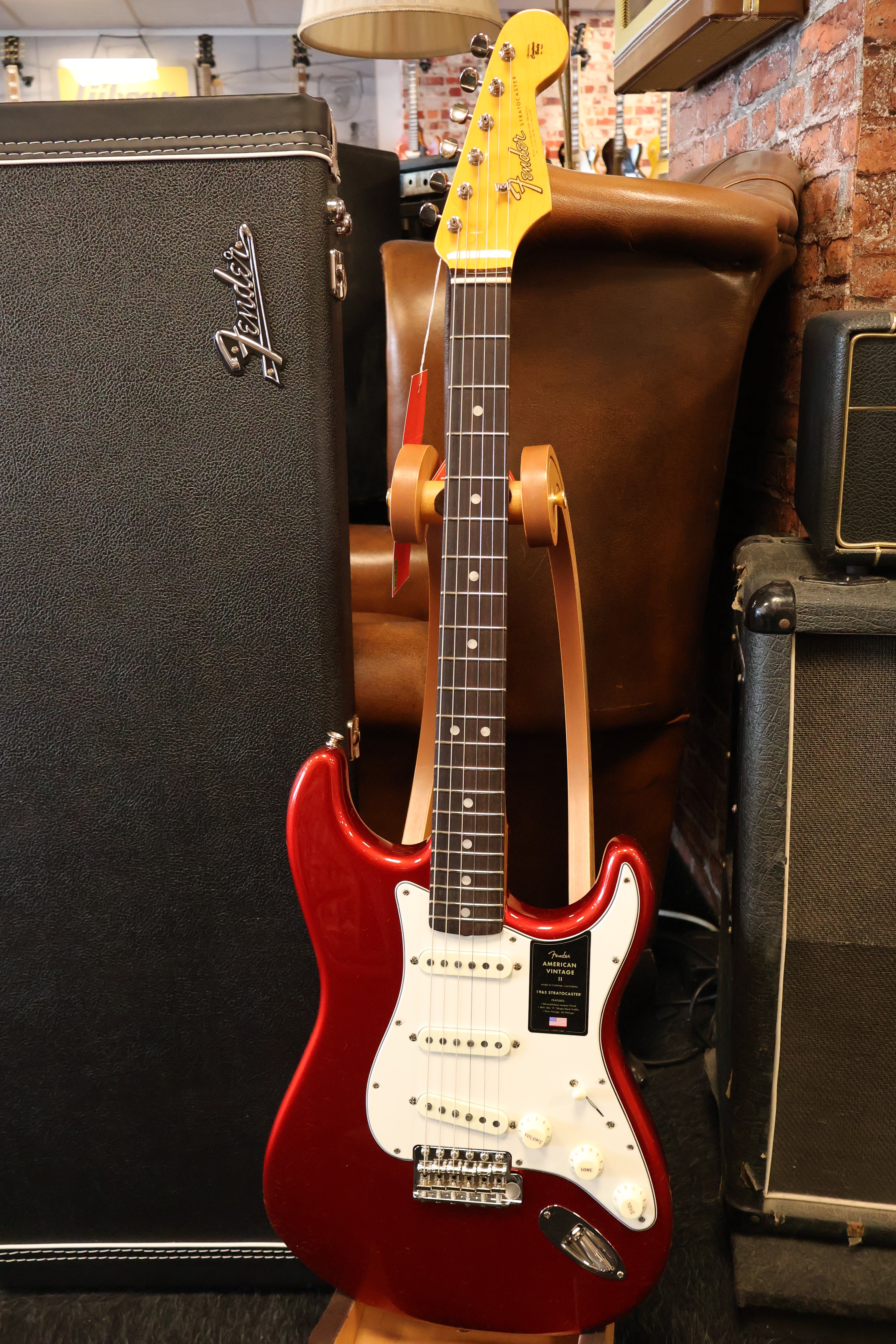 Fender American Vintage II 1965 Stratocaster Candy Apple Red