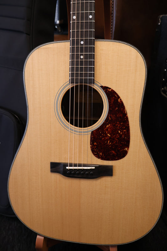 Eastman E3DE Dreadnought with Electronics