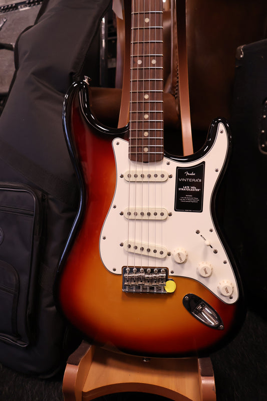Fender Vintera III Late '60s Stratocaster 3-Color Sunburst (B-Stock)
