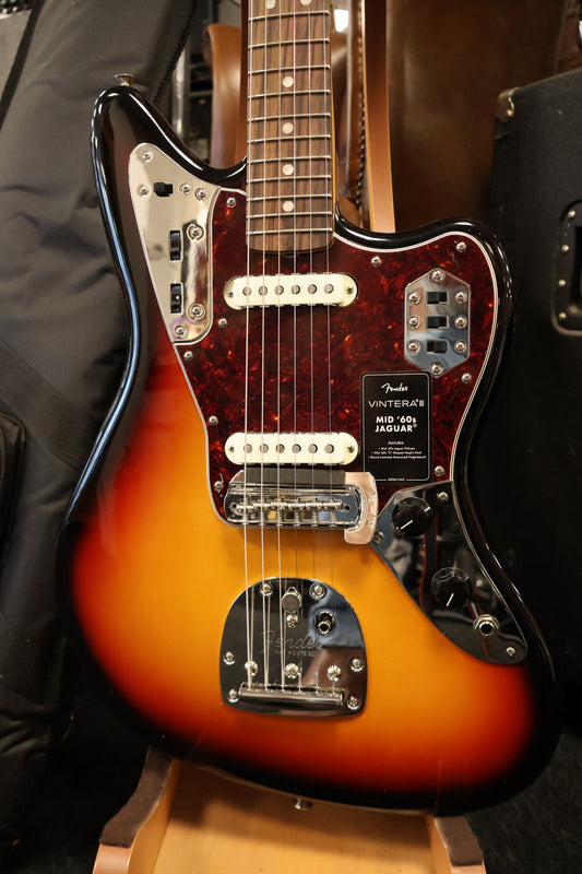 Fender Vintera III Mid '60s Jaguar 3-Color Sunburst (B-Stock)