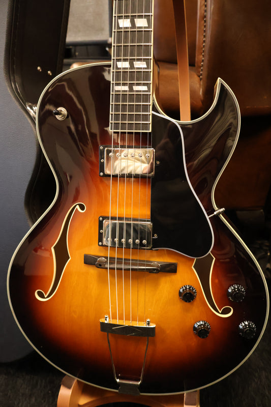 Eastman AR372CE-SB Hollow Body Archtop (B-Stock)