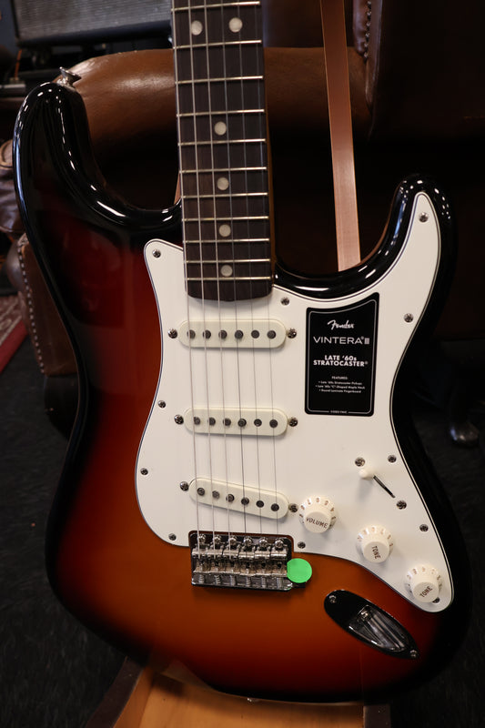 Fender Vintera III Late '60s Stratocaster 3-Color Sunburst (B-Stock)
