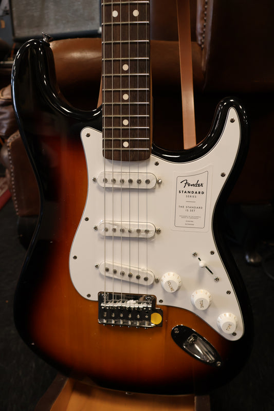 Fender Standard Stratocaster 3-Color Sunburst (B-Stock)