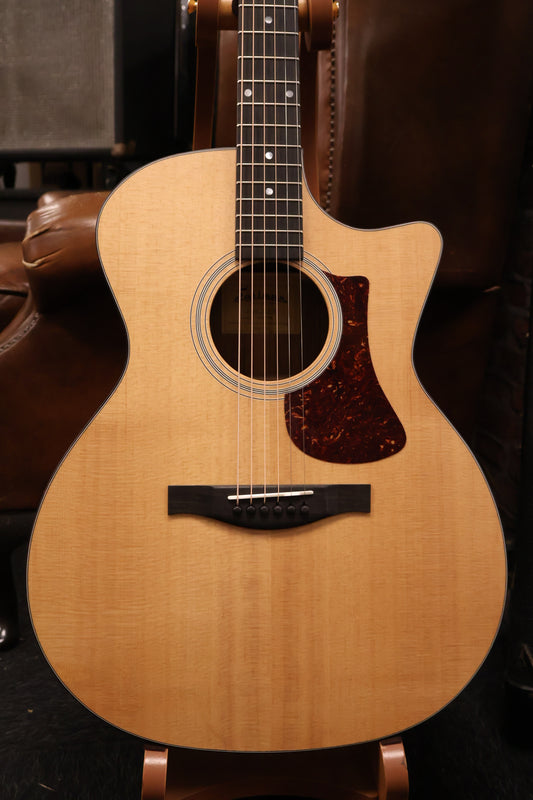 Eastman AC222CE Grand Auditorium with gigbag