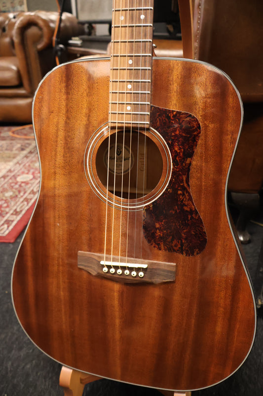 Guild M-120 Dreadnought all solid (USED)