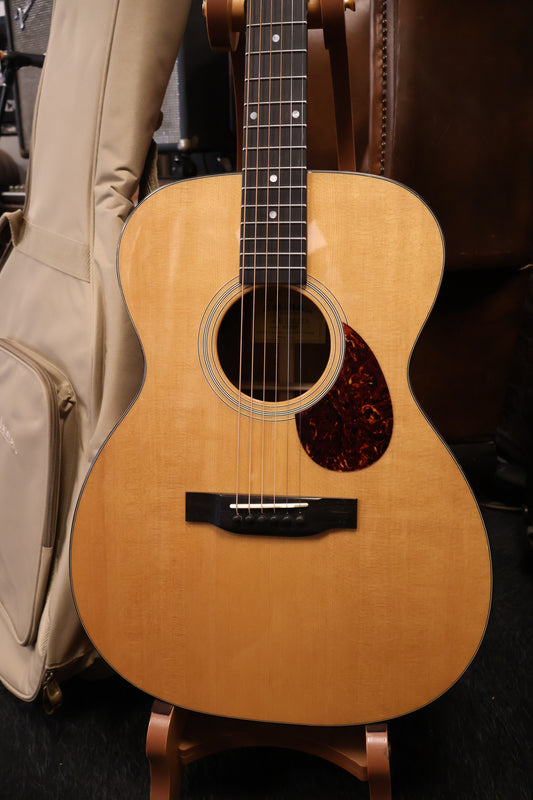 Eastman E1OM-DLX Orchestra (B-Stock)