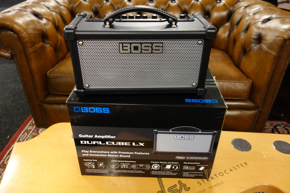 –　Dirk　Boss　Dual　LX　Amplifier　Cube　Guitar　Witte