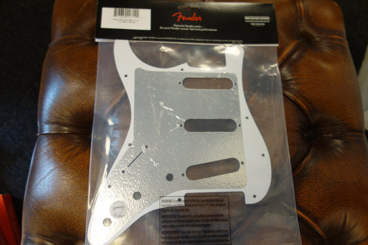Fender Pickguard Stratocaster S/S/S 11-Hole Mount White Pearl 4-Ply