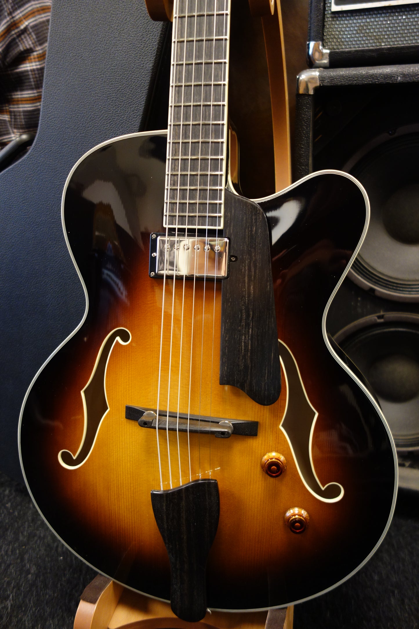 Eastman AR503CE-Sunburst 16" Archtop Seymour Duncan