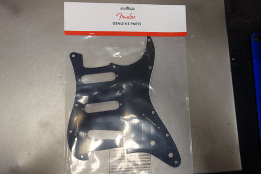 Fender Pickguard Stratocaster S/S/S, 11-Hole Mount, B/W/B, 3-Ply