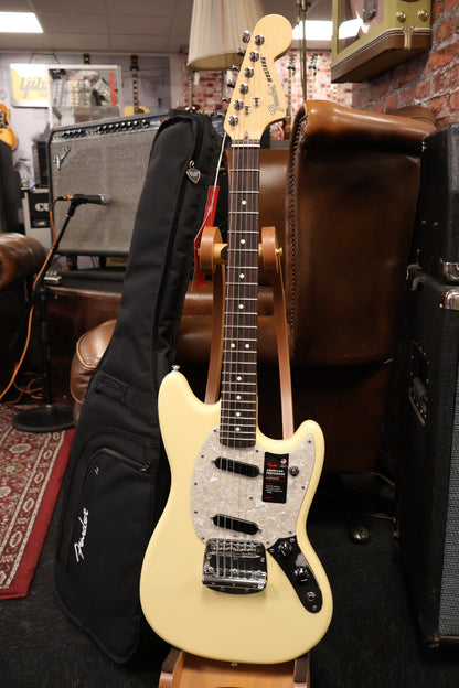 Fender American Performer Mustang Vintage White