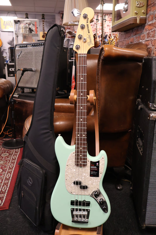 Fender American Performer Mustang Bass Satin Surf Green