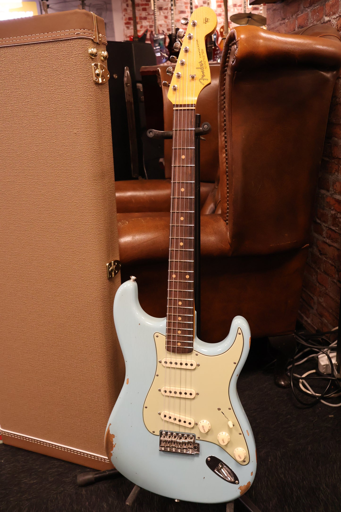 Fender '62 Stratocaster Relic-CC Faded Aged Daphne Blue