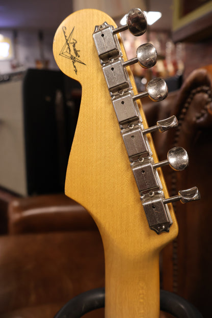 Fender '62 Stratocaster Relic-CC Faded Aged Daphne Blue