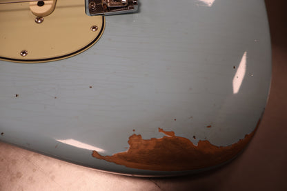 Fender '62 Stratocaster Relic-CC Faded Aged Daphne Blue