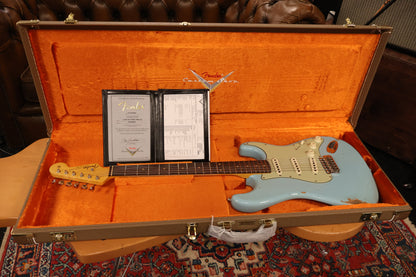 Fender '62 Stratocaster Relic-CC Faded Aged Daphne Blue