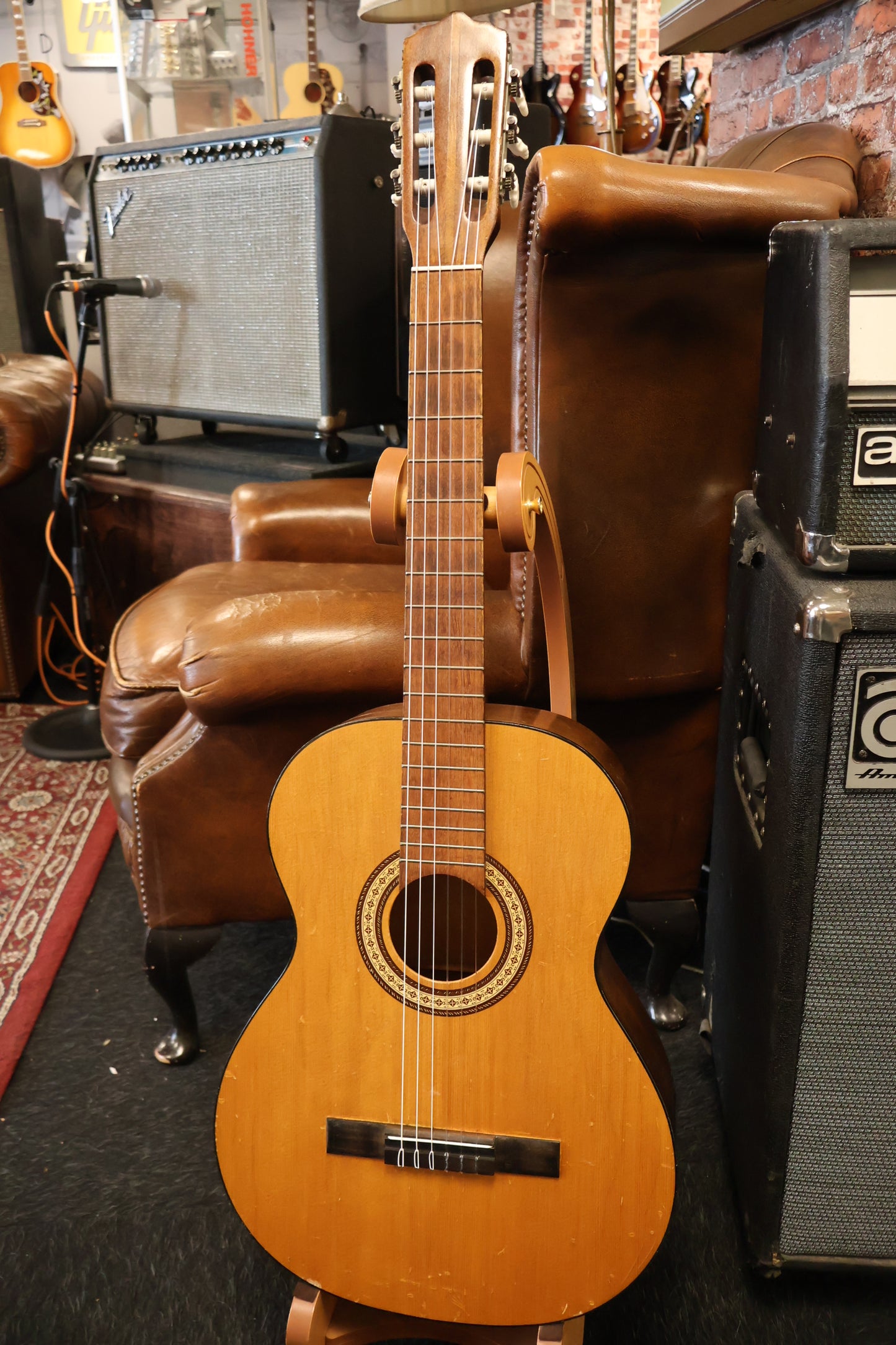 Classical vintage guitar (USED)