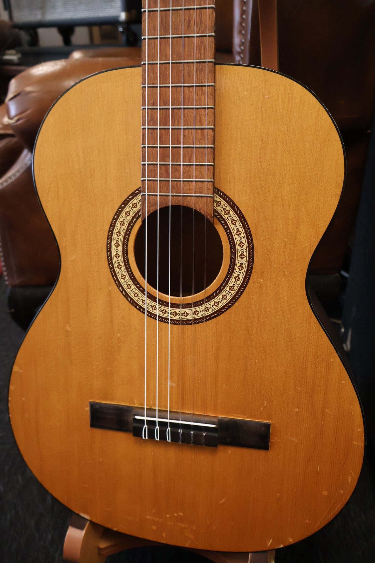 Classical vintage guitar (USED)