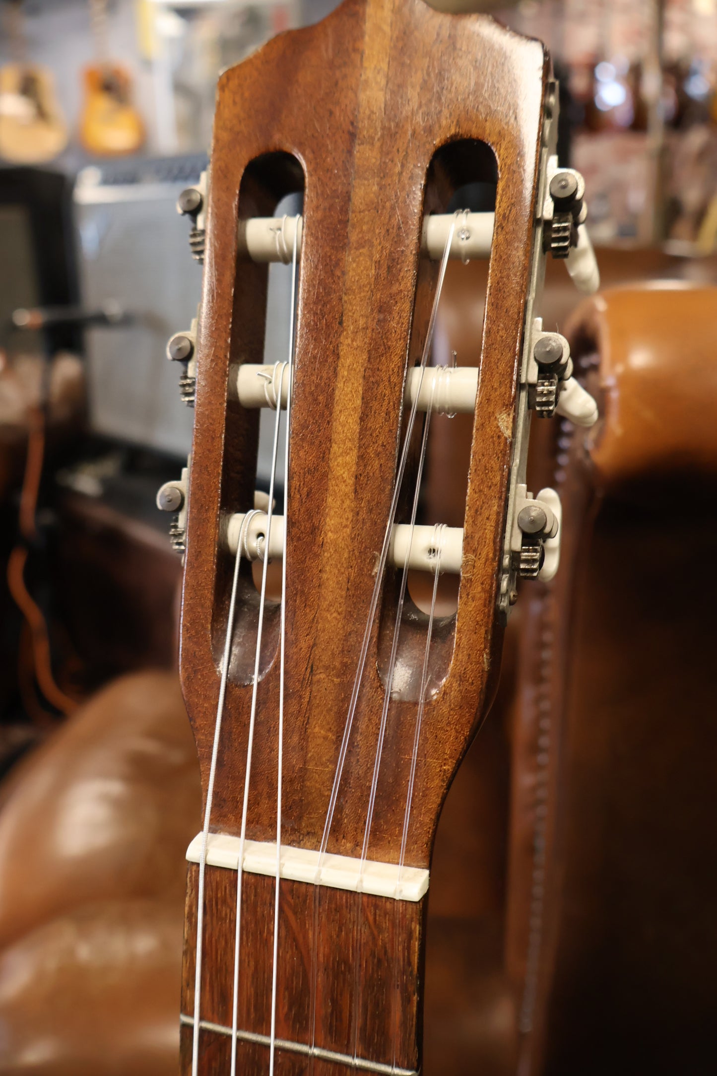 Classical vintage guitar (USED)