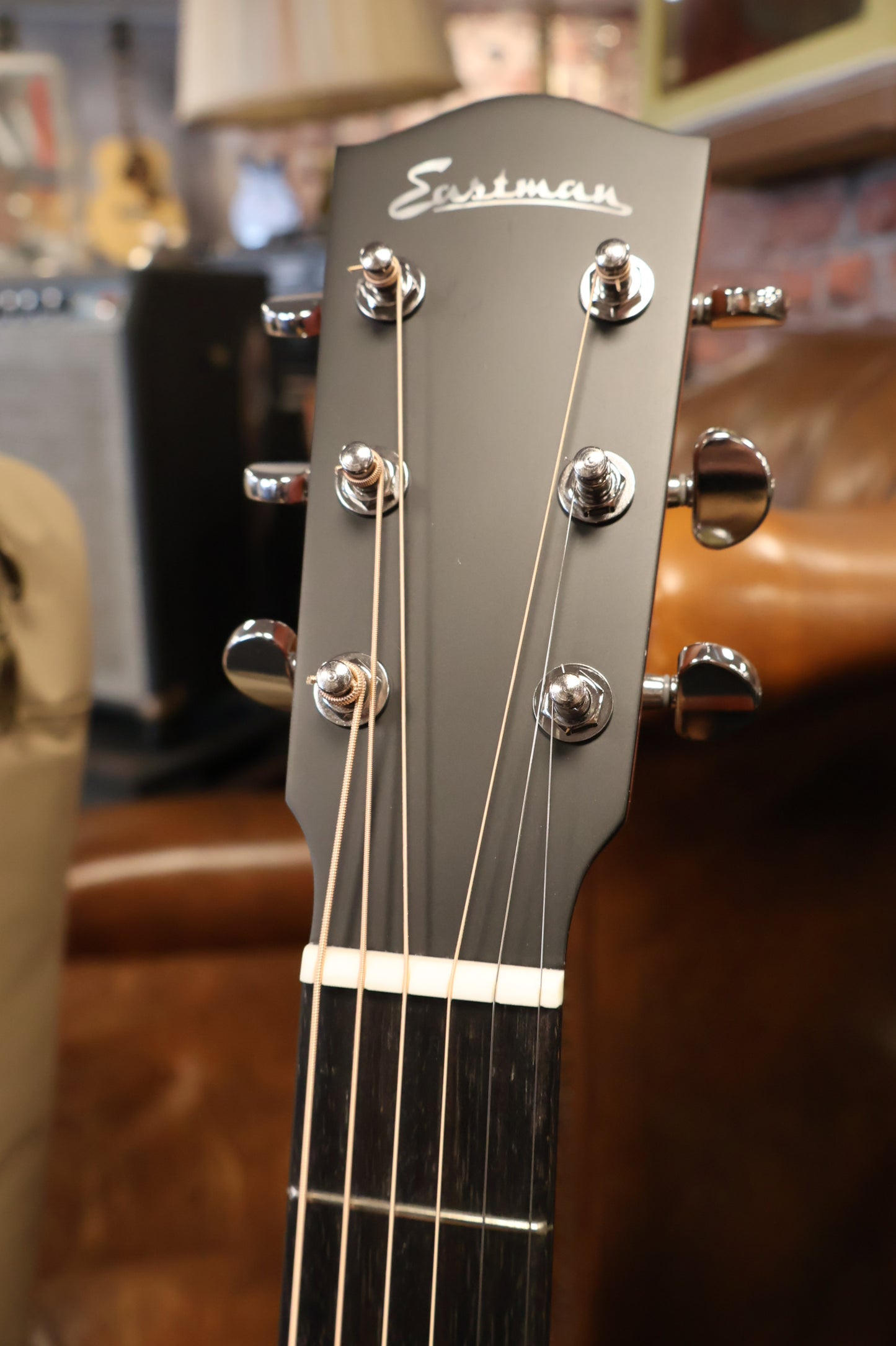Eastman AC122-1CE Classic Grand Auditorium (B-Stock)
