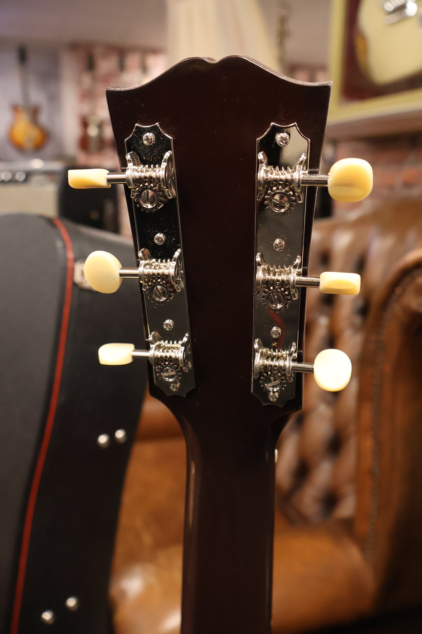 Gibson Custom 1942 Banner LG-2 Vintage Sunburst