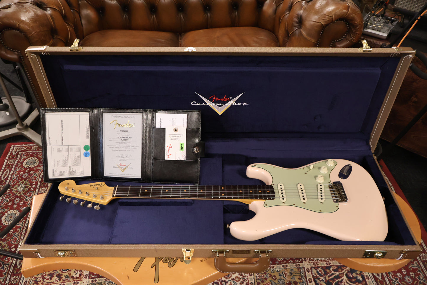 Fender CS 1959 Stratocaster Journeyman Relic - Super Faded Aged Shell Pink (Used)