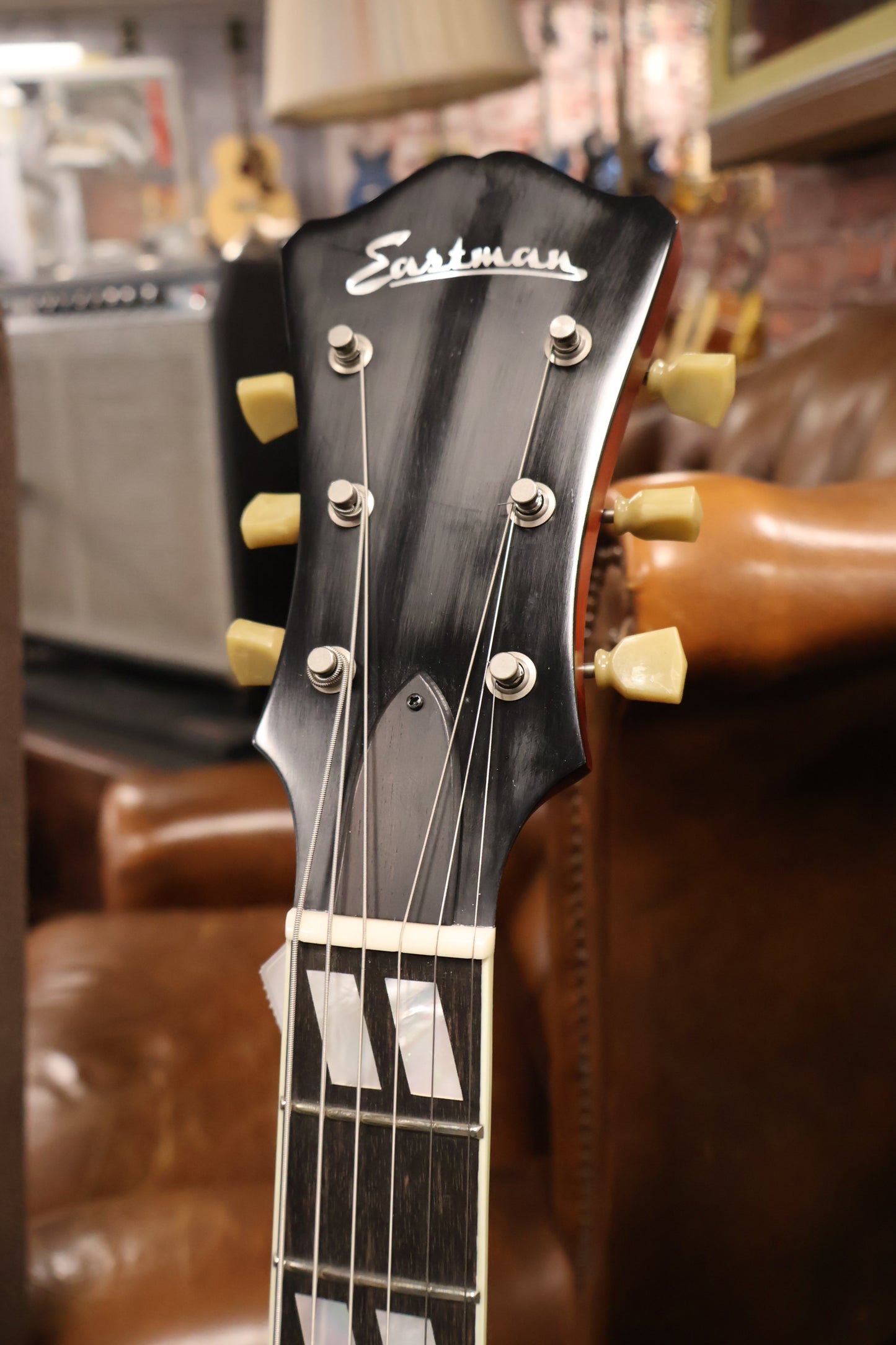 Eastman T49D/v Archtop Varnish Classic