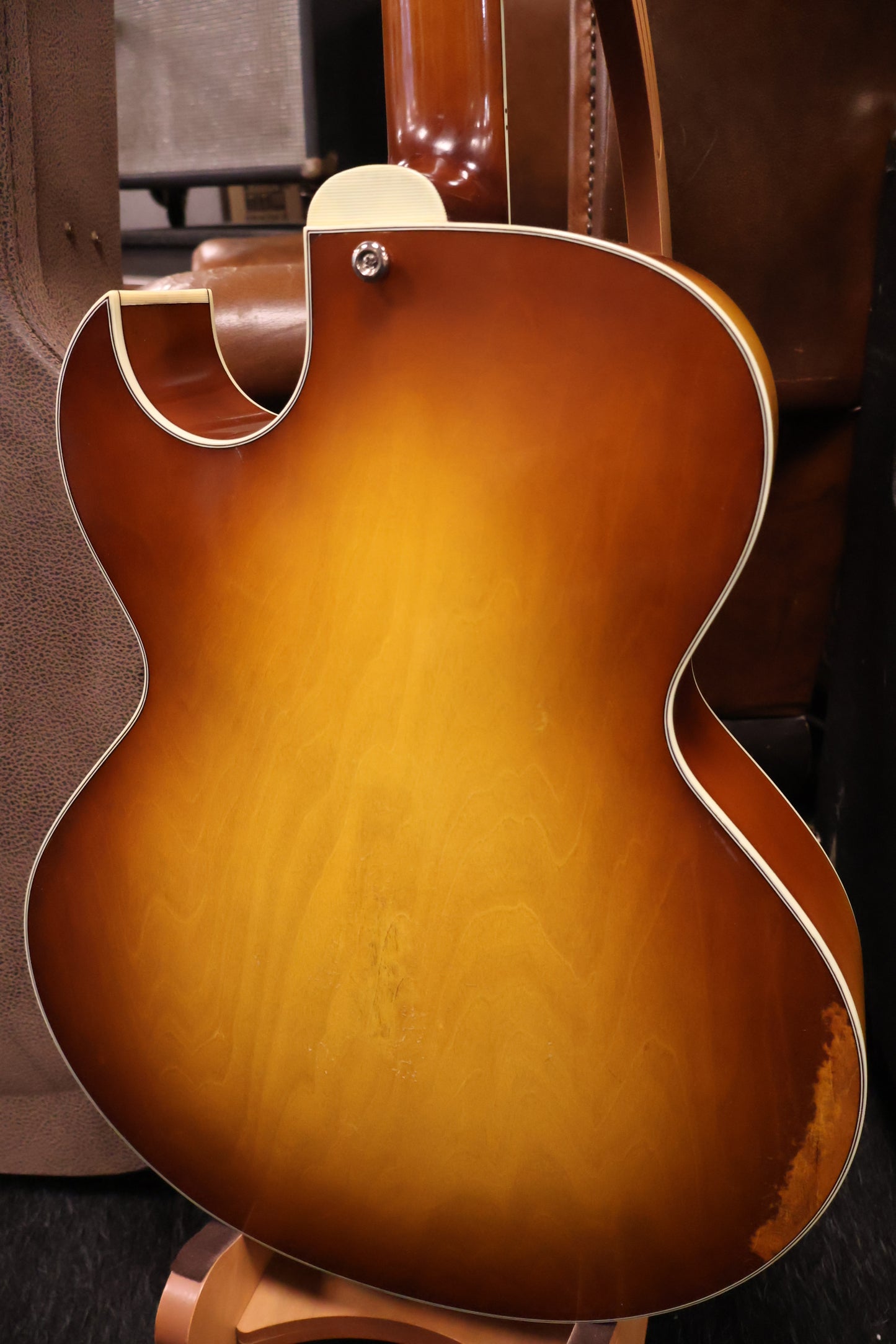 Eastman T49/V Archtop Varnish Gold Burst