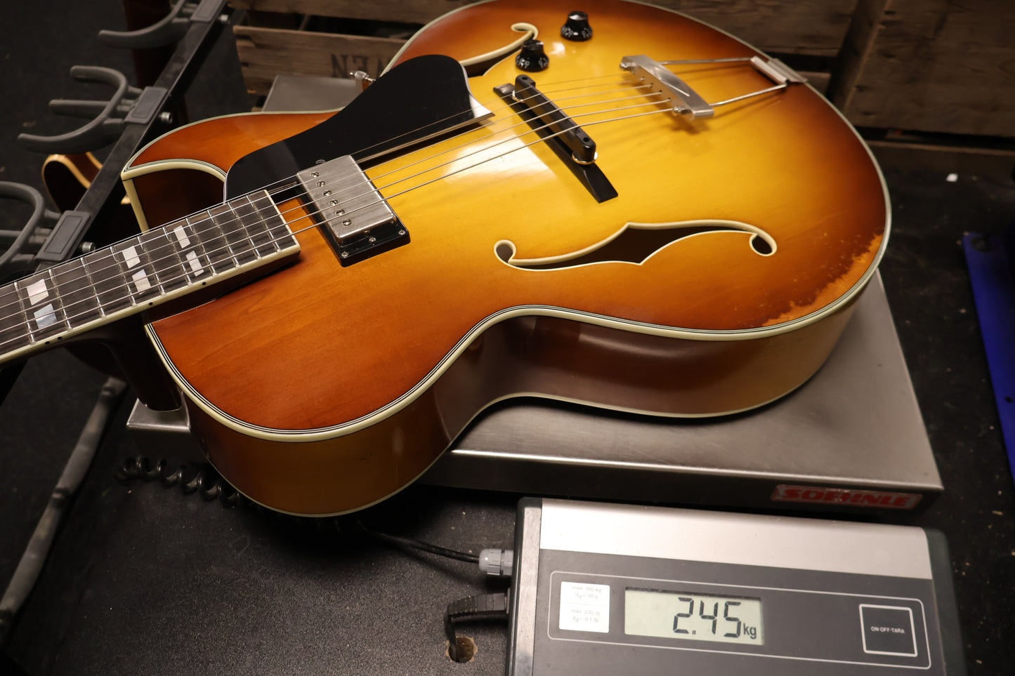 Eastman T49/V Archtop Varnish Gold Burst