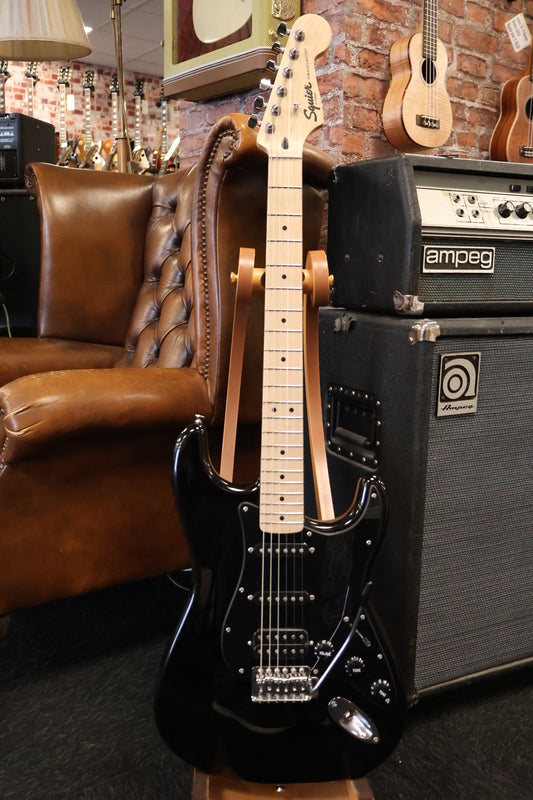 Squier Stratocaster HSS Black Pickguard Black (USED)