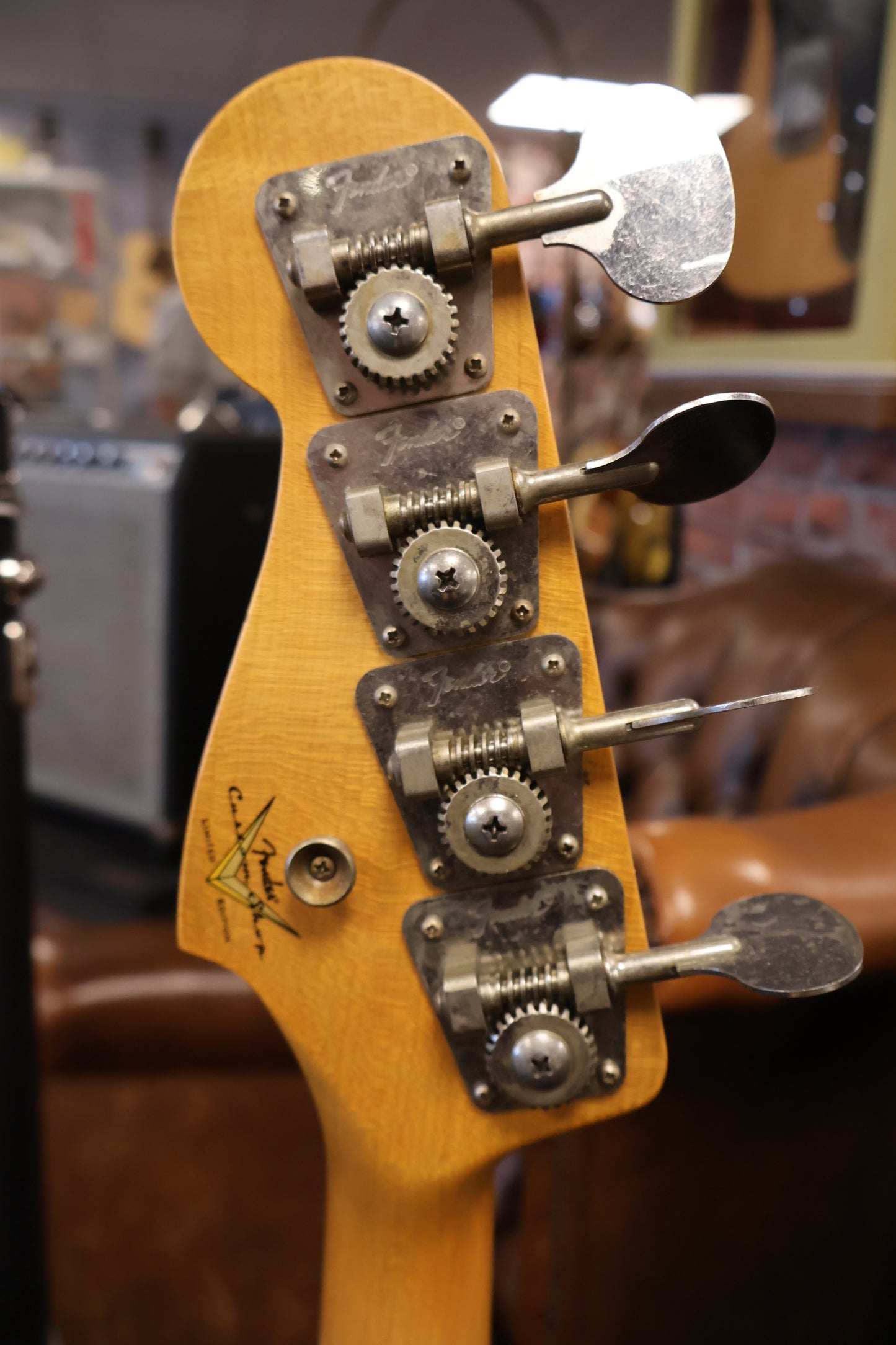 Fender 2023 LTD P BASS Special Journeyman Relic - Aged Dakota Red