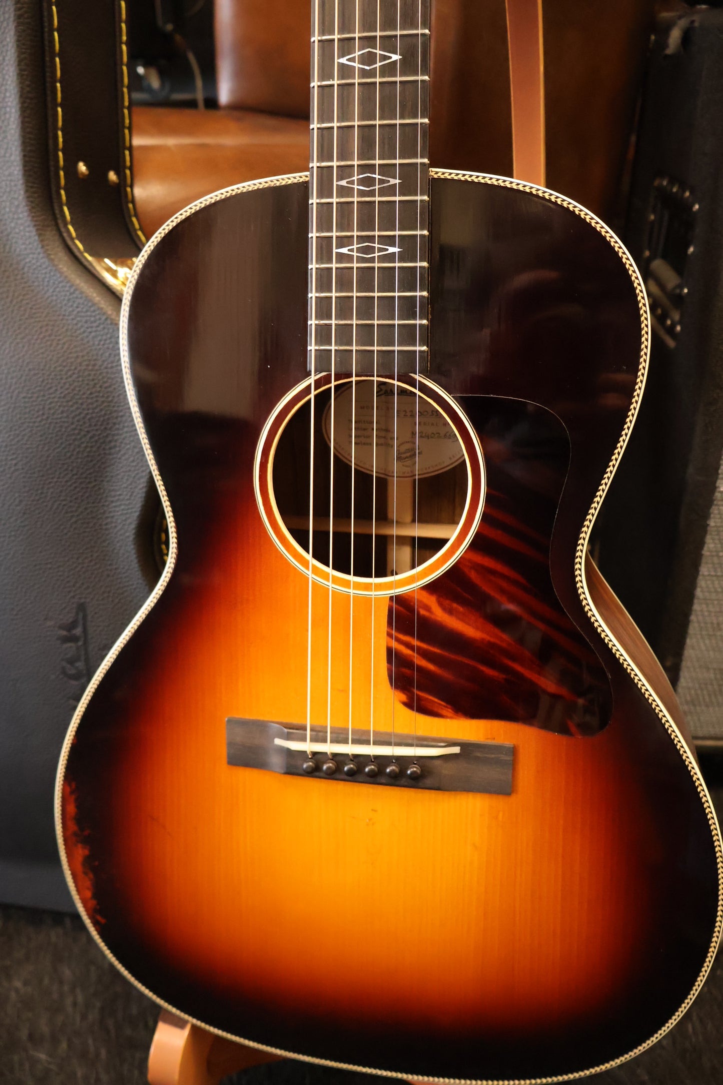 Eastman E22OOSS/V-SB Antique Sunburst (B-Stock)