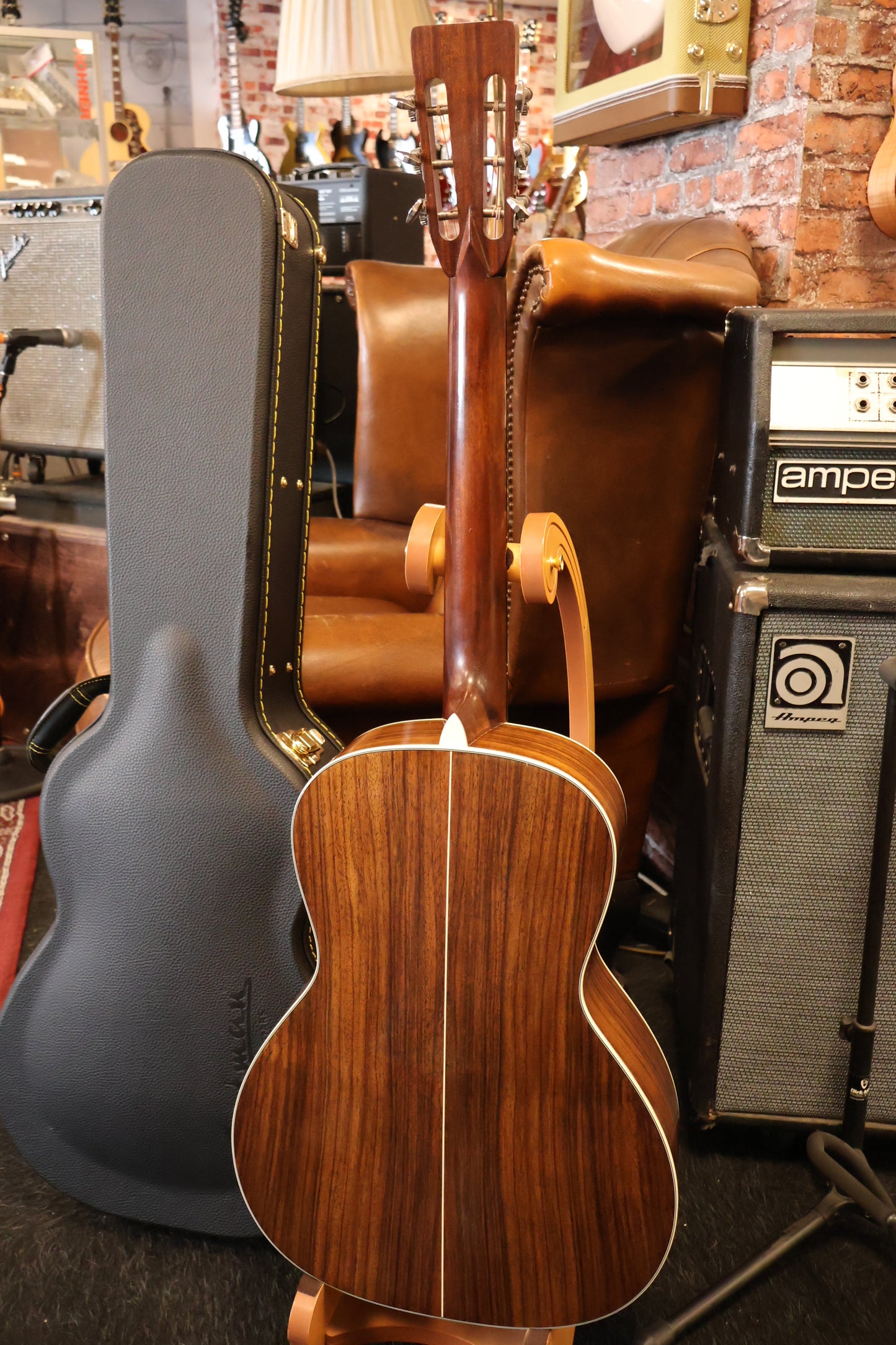 Eastman E22OOSS/V-SB Antique Sunburst (B-Stock)