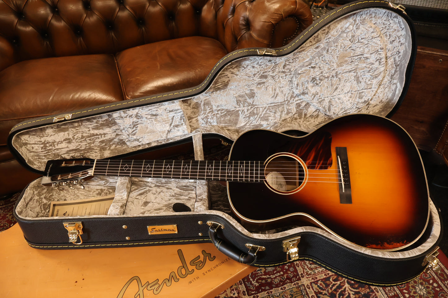 Eastman E22OOSS/V-SB Antique Sunburst (B-Stock)