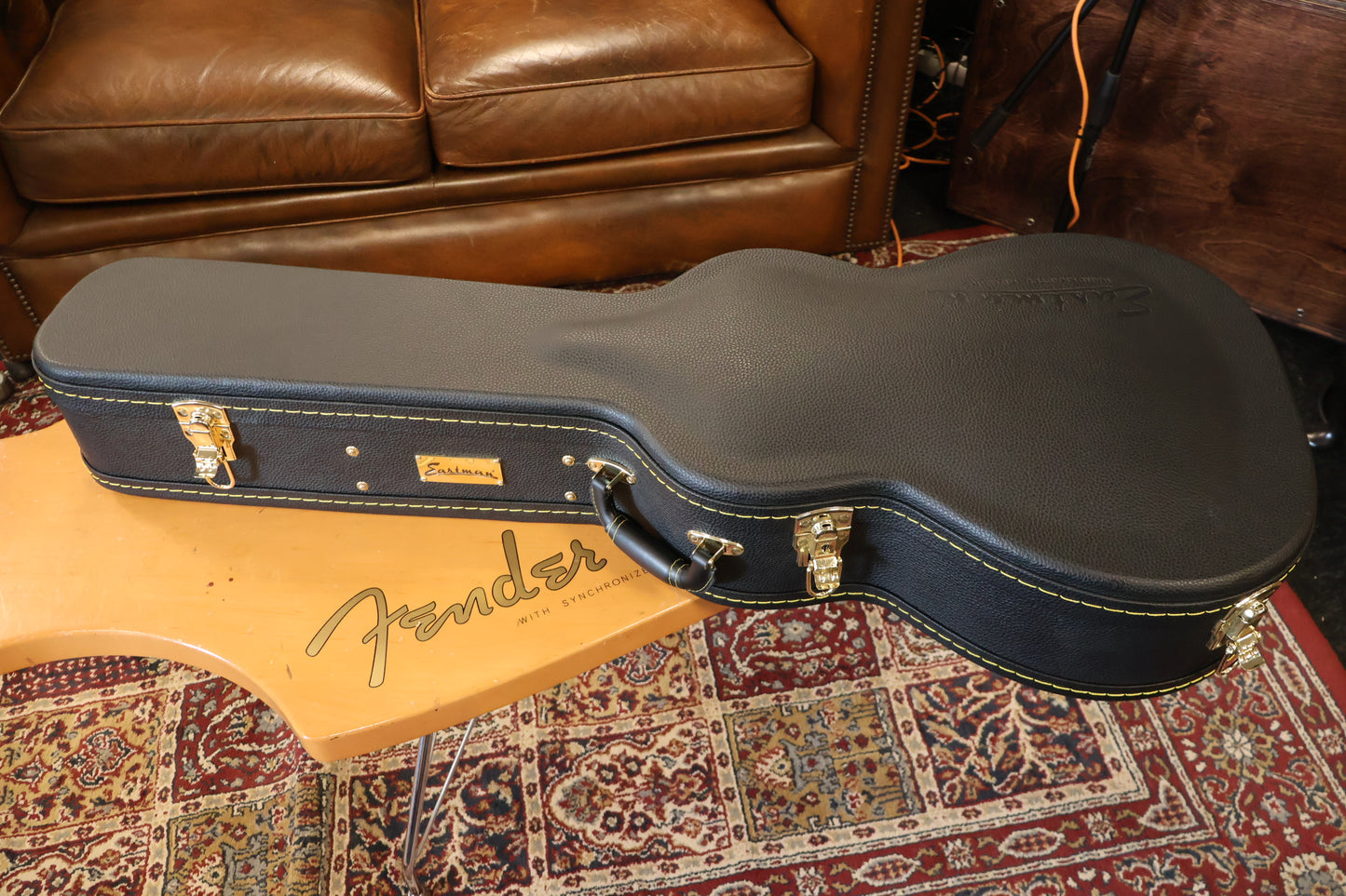 Eastman E22OOSS/V-SB Antique Sunburst (B-Stock)