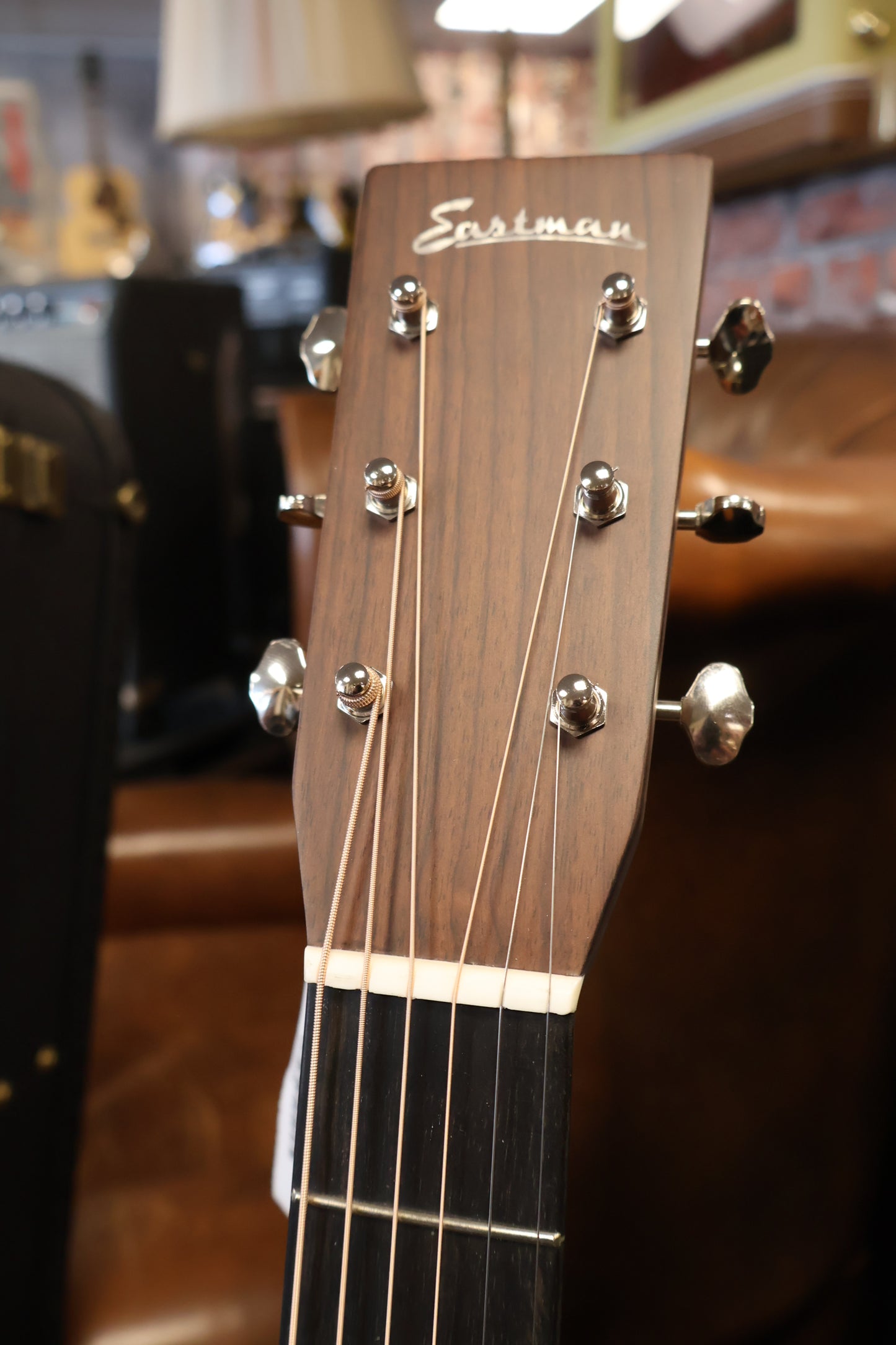 Eastman E20OM-TC-SB Ochrestral Model (B-STOCK)