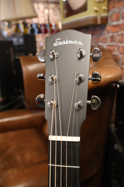 Eastman AC222CE-DLX-GB Grand Auditorium with gigbag (B-Stock)