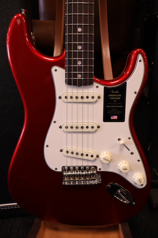 Fender American Vintage II 1965 Stratocaster Candy Apple Red