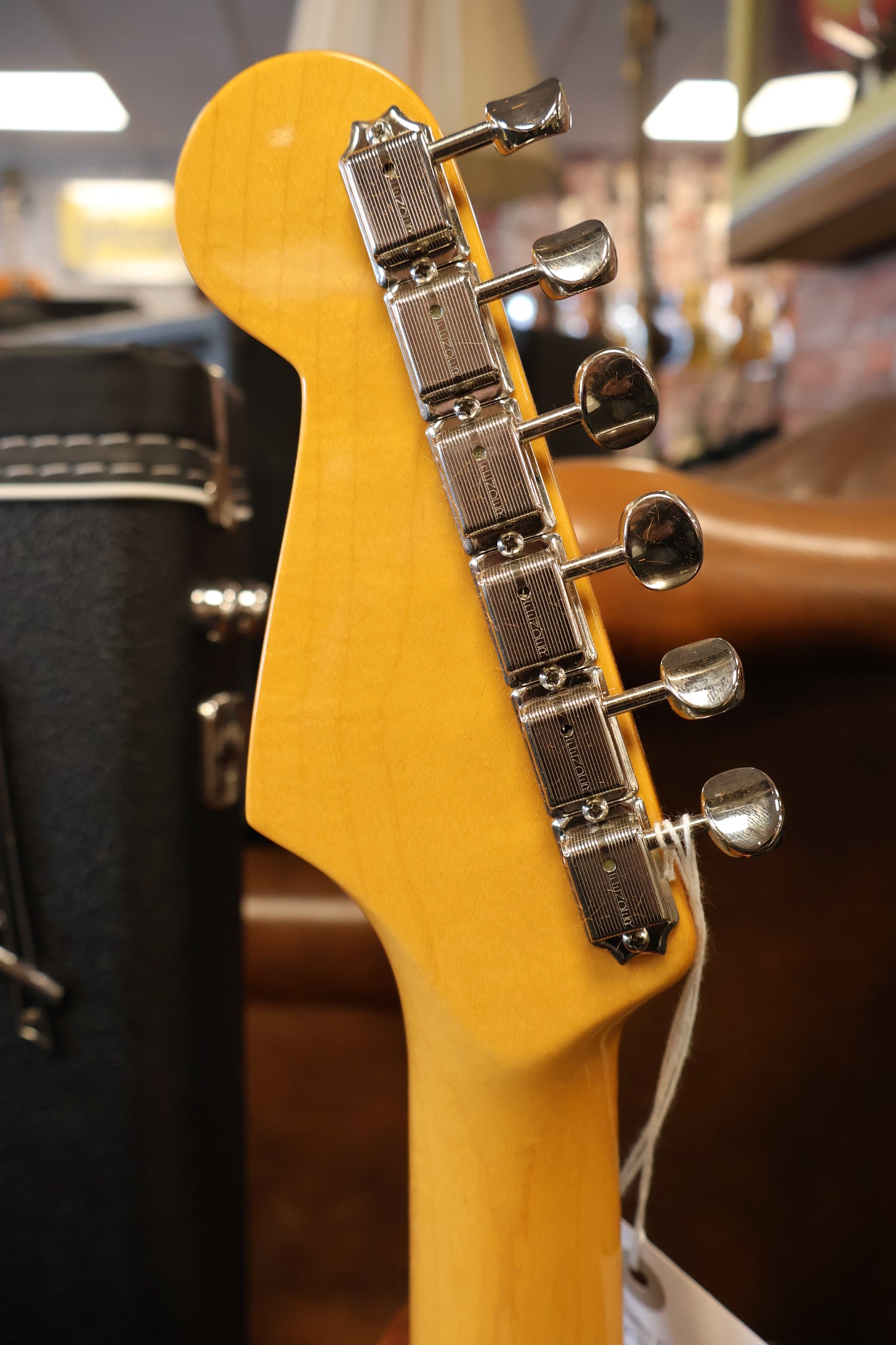 Fender American Vintage II 1965 Stratocaster Candy Apple Red