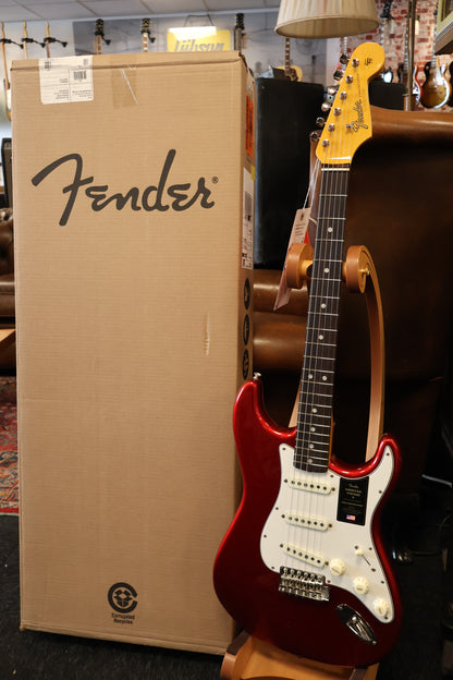 Fender American Vintage II 1965 Stratocaster Candy Apple Red