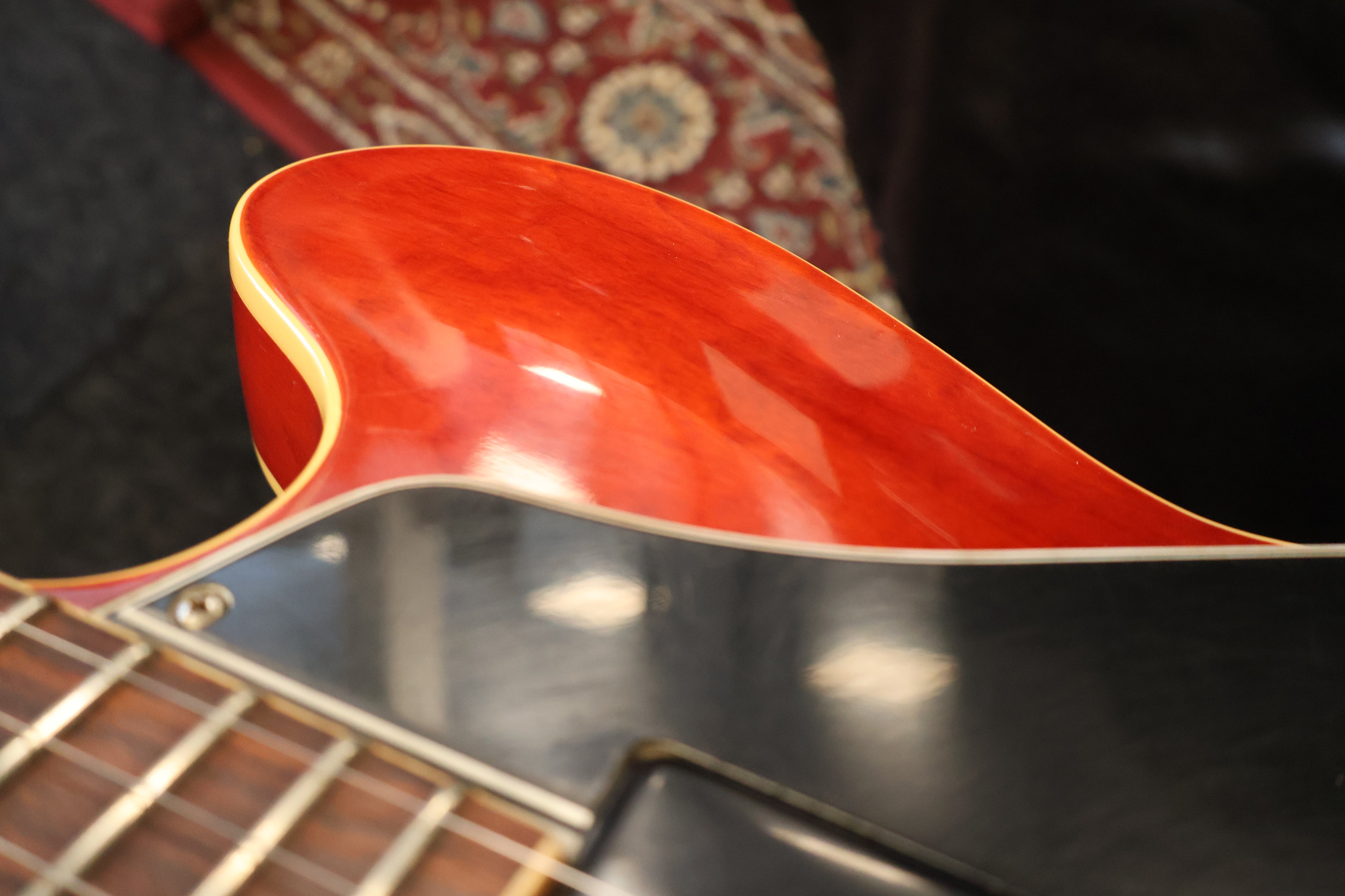 Gibson ES-330 Cherry Bigsby Memphis Custom Shop (Used) – Dirk Witte