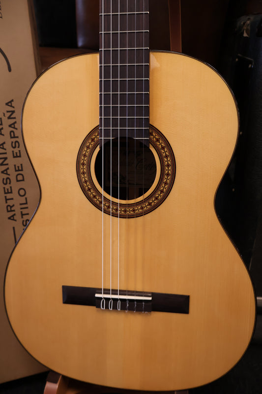 Salvador Cortez CS-32 Classic guitar solid top