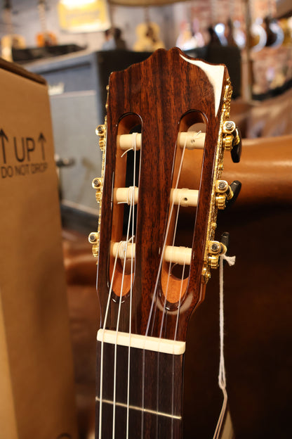 Salvador Cortez CS-65 Classic guitar solid top