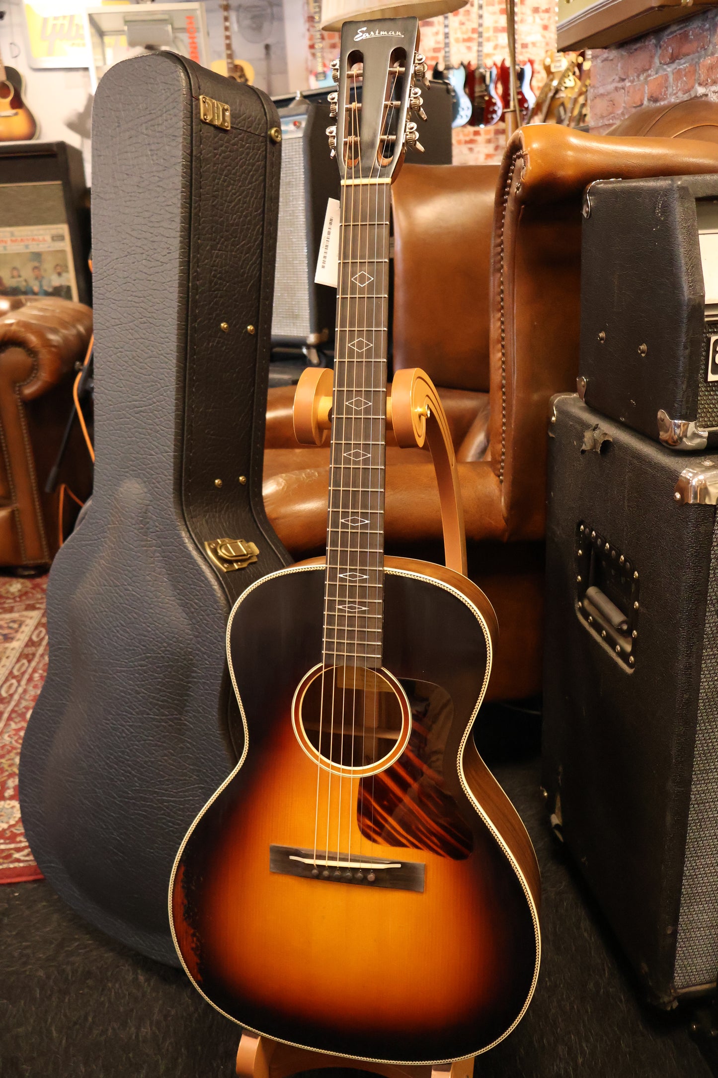 Eastman E22OOSS/V-SB Antique Sunburst