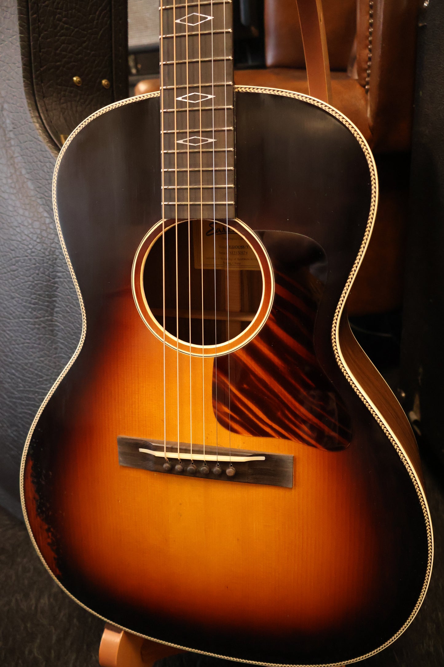 Eastman E22OOSS/V-SB Antique Sunburst