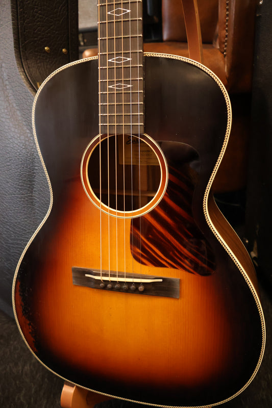 Eastman E22OOSS/V-SB Antique Sunburst