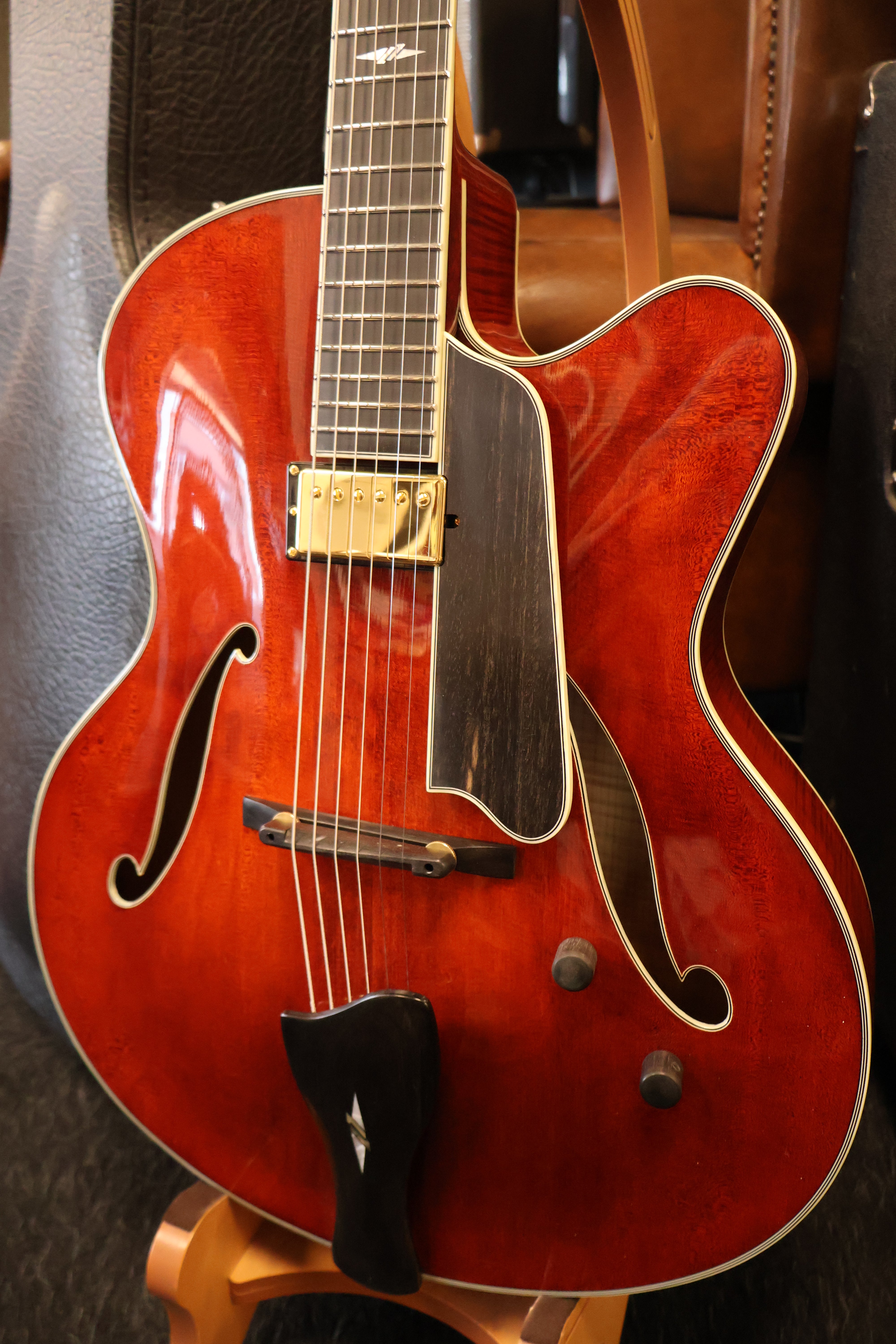 Eastman AR810CE Archtop Classic Model – Dirk Witte